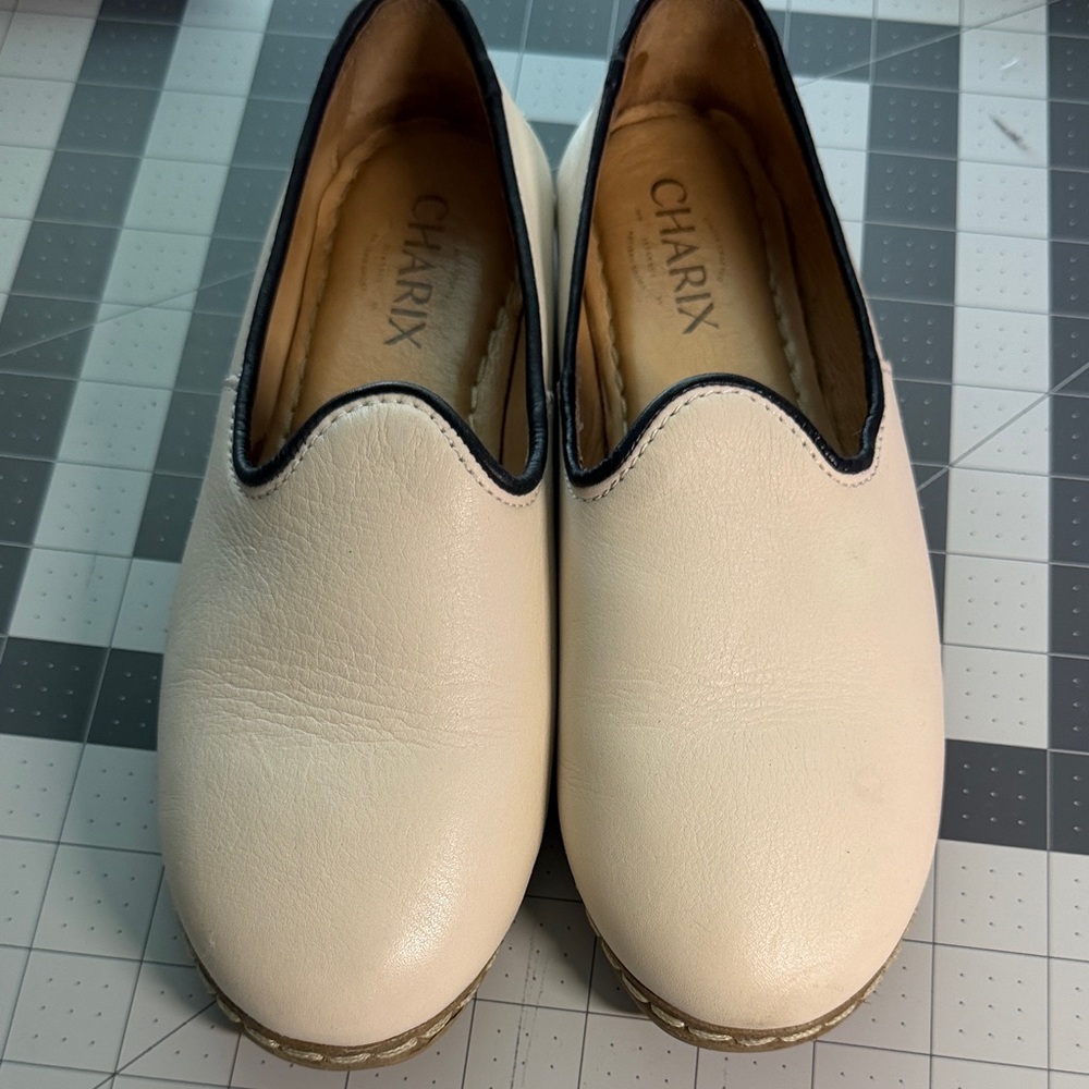 CHARIX Women's Elegant Cream Loafers with Black Trim
